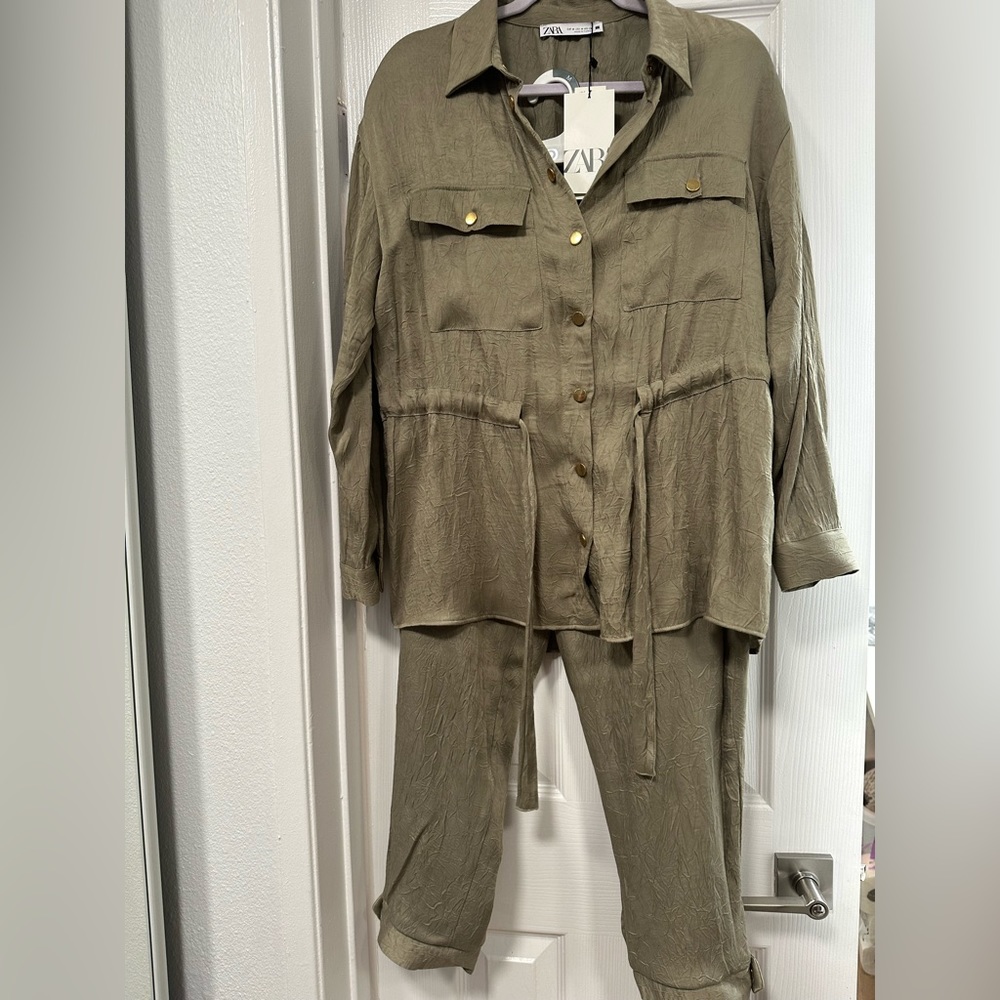 New with tags two piece Zara green suit. Size medium. Can be worn separately.